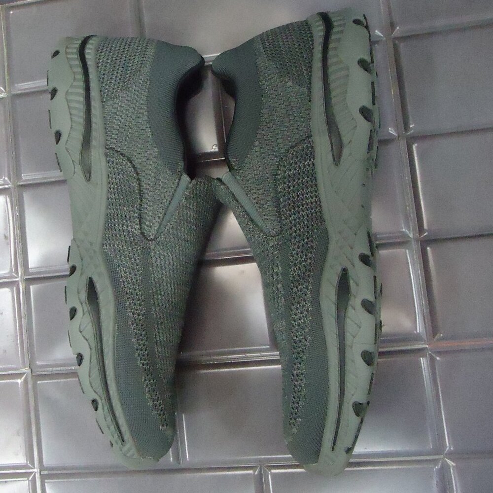 SIZE 10.5. Skechers Relaxed Fit Air- Cooled sneakers. - Picture 12 of 16